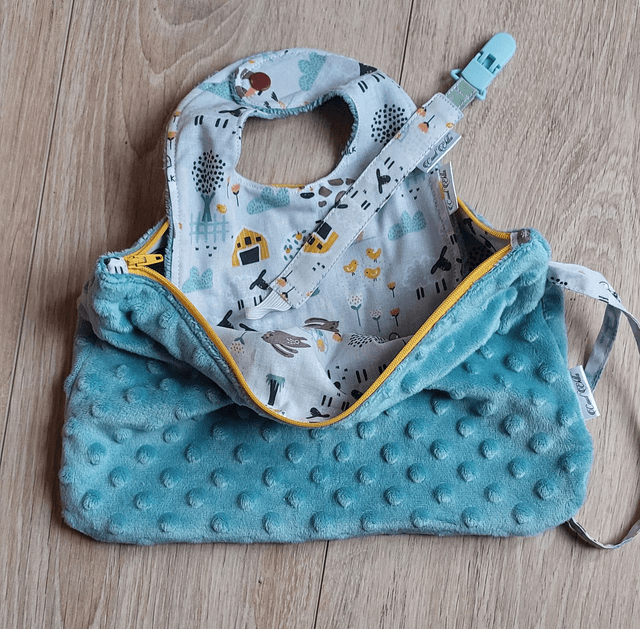Trousse souple turquoise ferme