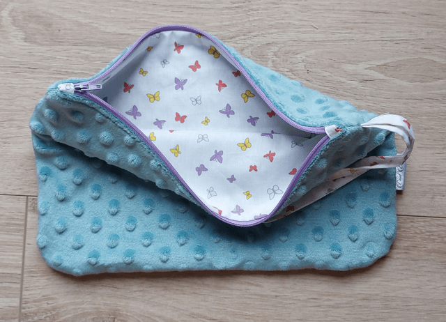 Trousse souple turquoise papillons