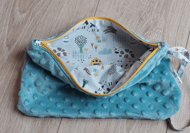 Trousse souple turquoise ferme