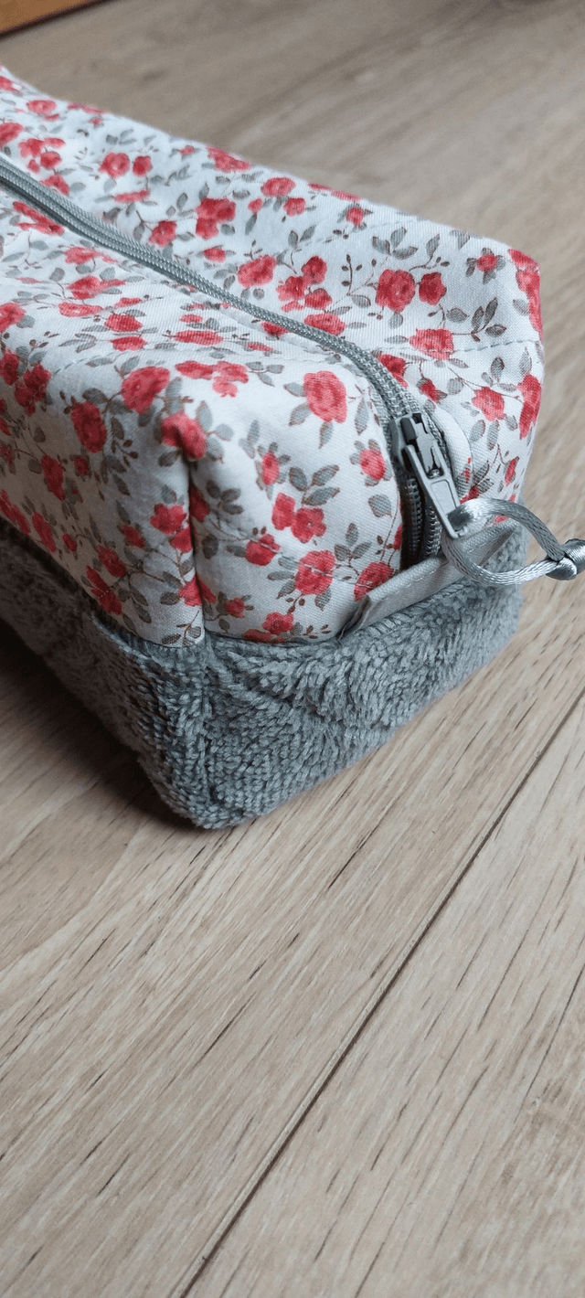 Trousse de toilette taille S fleurs rouges et vert